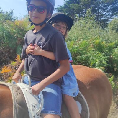 Khemys et Marilou ensemble sur le cheval