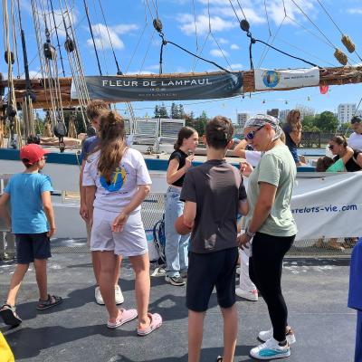 Les matelots de la vie au bord de l’embarquement