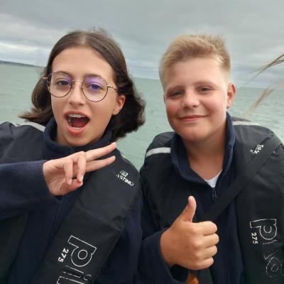 Lou et Gabin, en sécurité dans leur gilet de Sauvetage en sortie de Loire