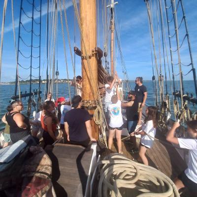 Hissage de la grande voile