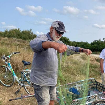 Yves et la démonstration de ses outils de pêche !