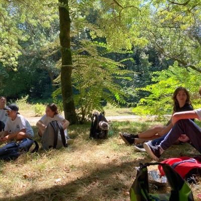 Pique-nique avec Léna, ancienne matelote de 2016, et encadrante de 2023