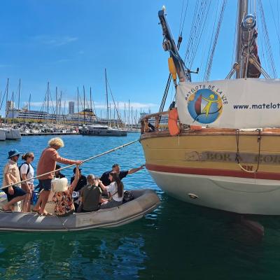 Découverte du Bora Bora par les matelots et leur famille