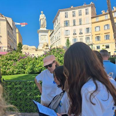 Présentation historique d'Ajaccio et jeu de piste dans la ville, accompagnés de Marie-Sabine