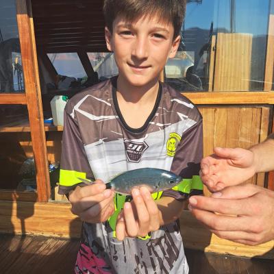 Ibanol pêche le premier poisson de l’expédition 