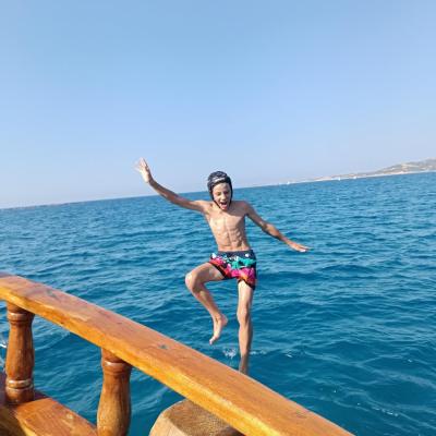 On saute du bateau