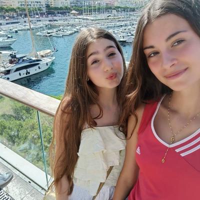 Elia et Siloe devant le port de Monaco