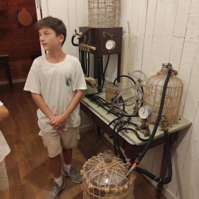 Ibanol découvre les installations de l’escape game